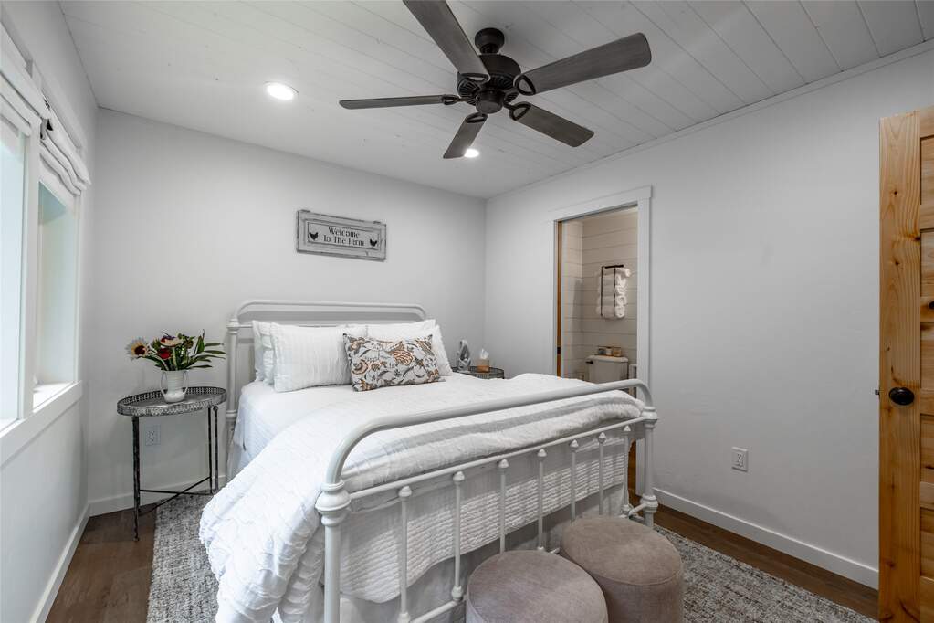 13 Bedroom Single Family Home/House's Image 15