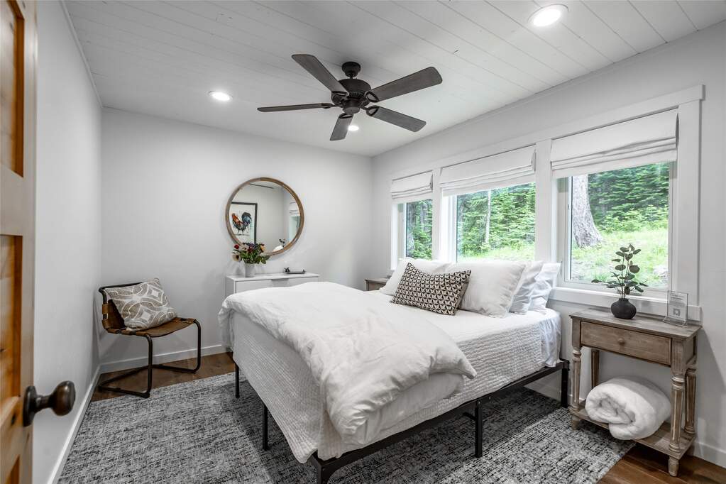 13 Bedroom Single Family Home/House's Image 18