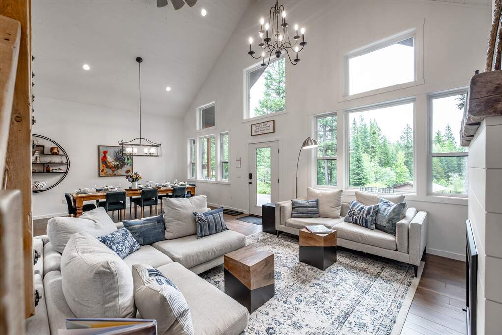 13 Bedroom Single Family Home/House's Image 20