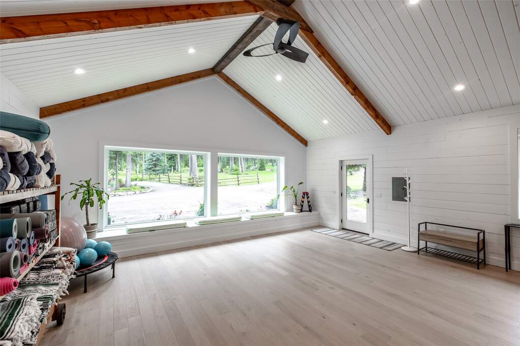13 Bedroom Single Family Home/House's Image 32