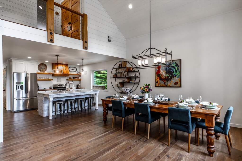 13 Bedroom Single Family Home/House's Image 3