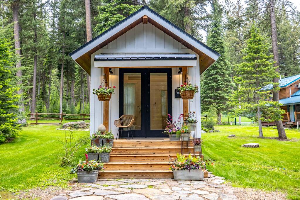 13 Bedroom Single Family Home/House's Image 86