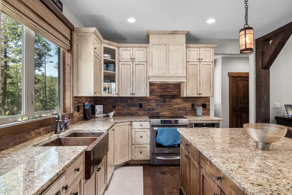 4 Bedroom Single Family Home/House's Image 8