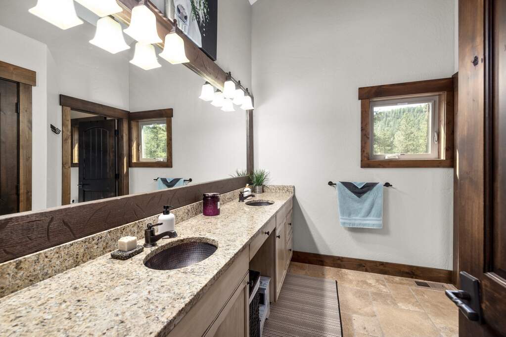 4 Bedroom Single Family Home/House's Image 34