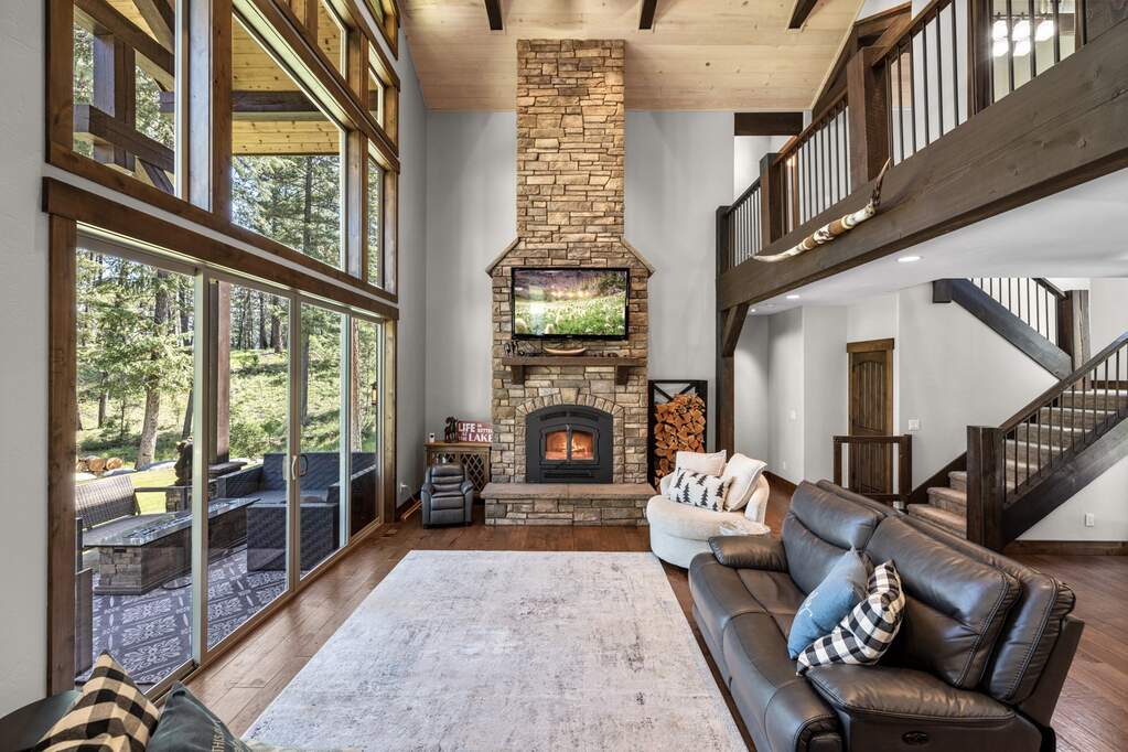 4 Bedroom Single Family Home/House's Image 3