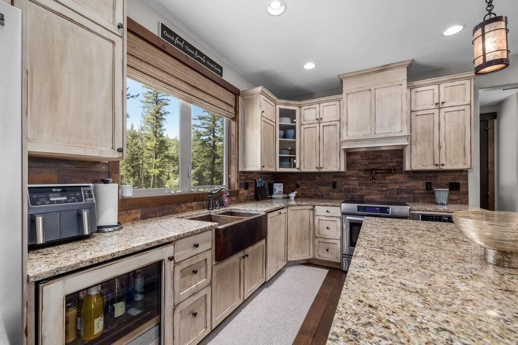 4 Bedroom Single Family Home/House's Image 6