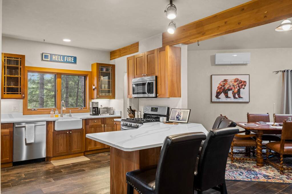 5 Bedroom Single Family Home/House's Image 7