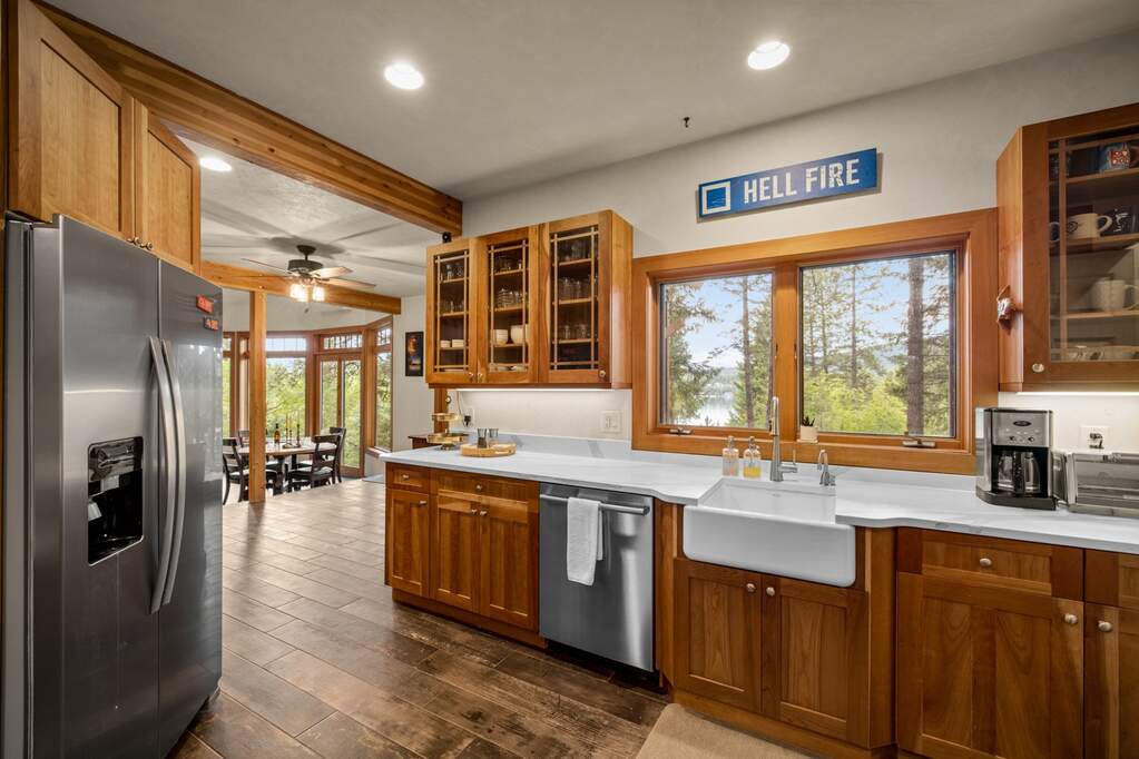 5 Bedroom Single Family Home/House's Image 10