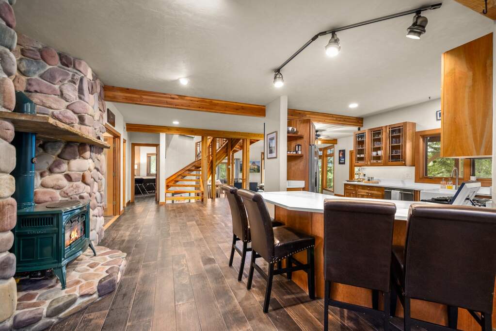 5 Bedroom Single Family Home/House's Image 16