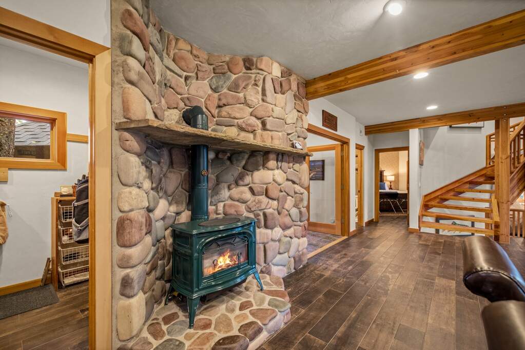 5 Bedroom Single Family Home/House's Image 17