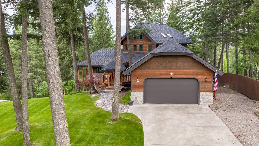 5 Bedroom Single Family Home/House's Image 3