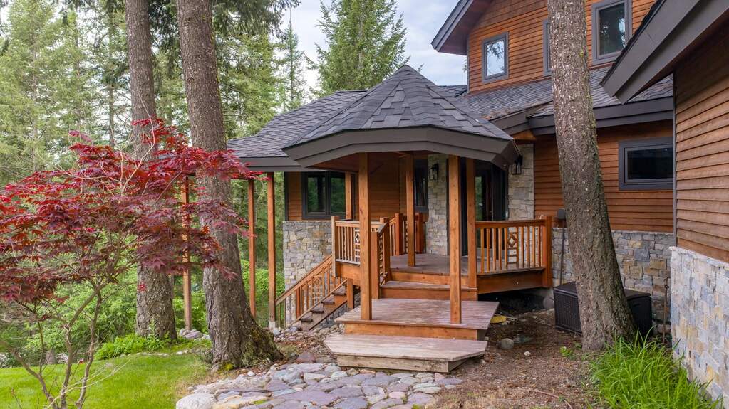 5 Bedroom Single Family Home/House's Image 4