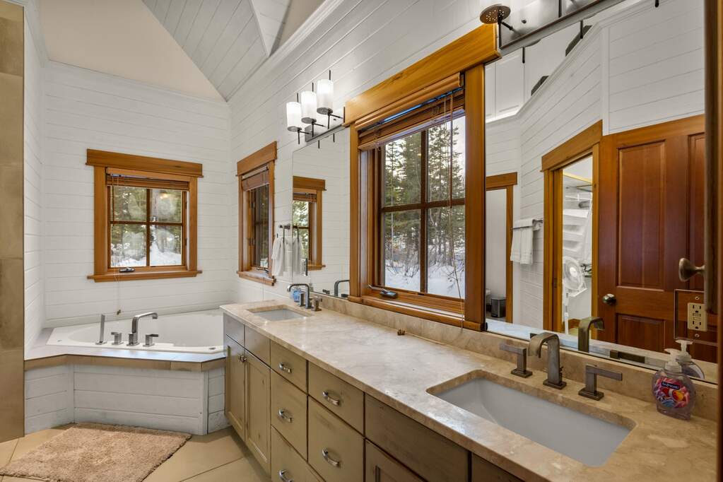 4 Bedroom Single Family Home/House's Image 25