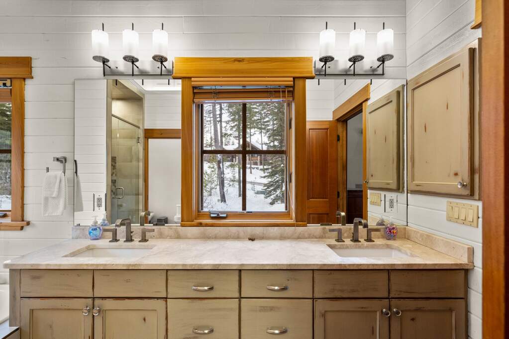 4 Bedroom Single Family Home/House's Image 26