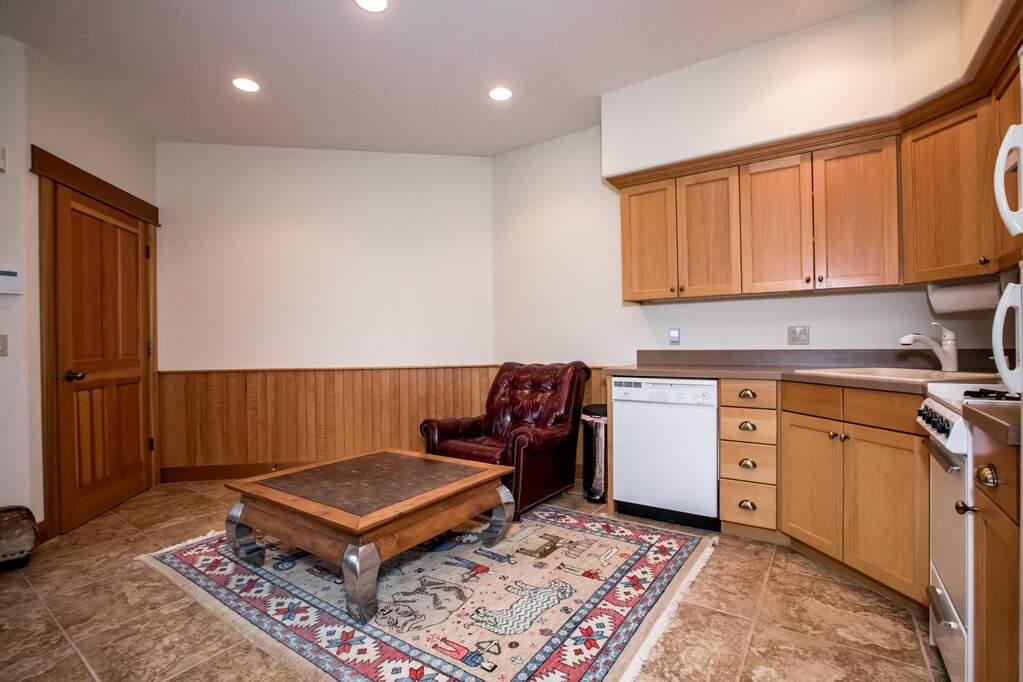 4 Bedroom Single Family Home/House's Image 37