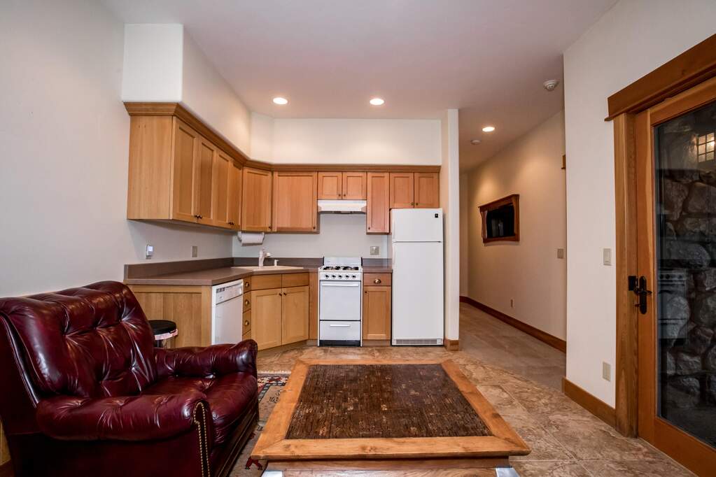 4 Bedroom Single Family Home/House's Image 38