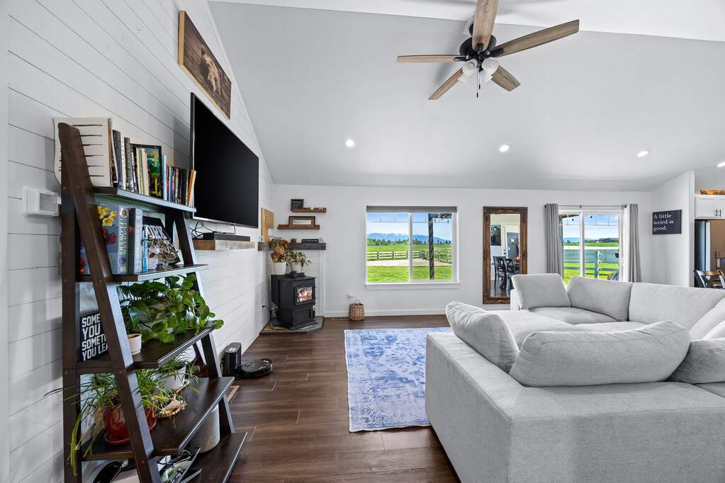 4 Bedroom Single Family Home/House's Image 5