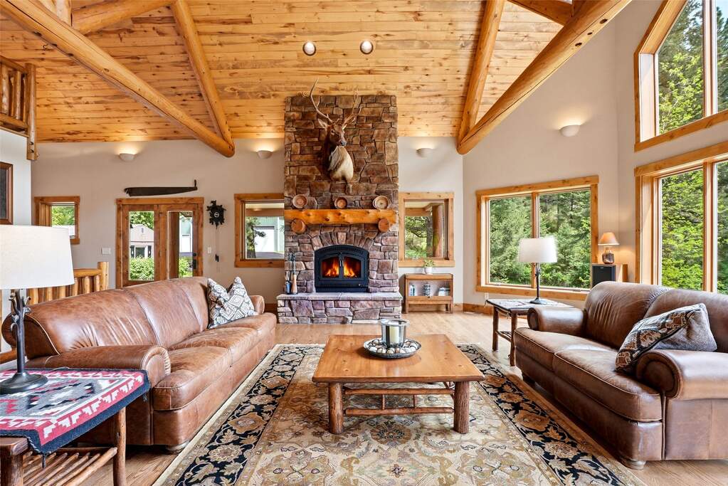 5 Bedroom Single Family Home/House's Image 9