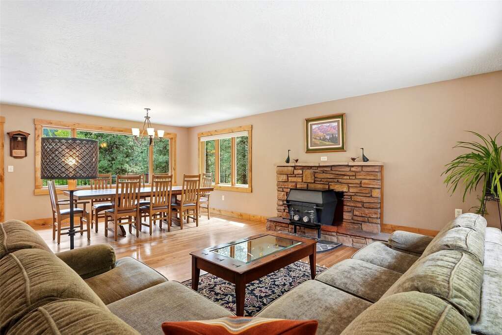 5 Bedroom Single Family Home/House's Image 19