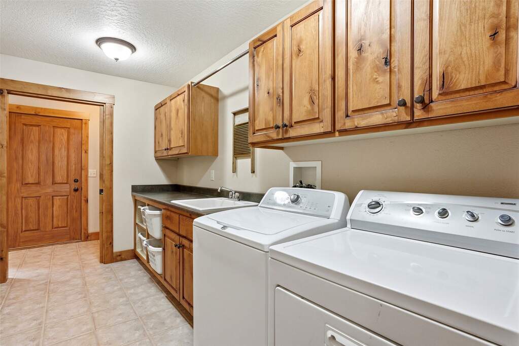 5 Bedroom Single Family Home/House's Image 31