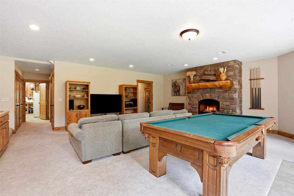 5 Bedroom Single Family Home/House's Image 38