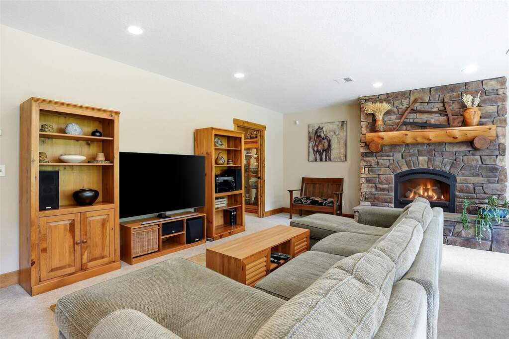 5 Bedroom Single Family Home/House's Image 39