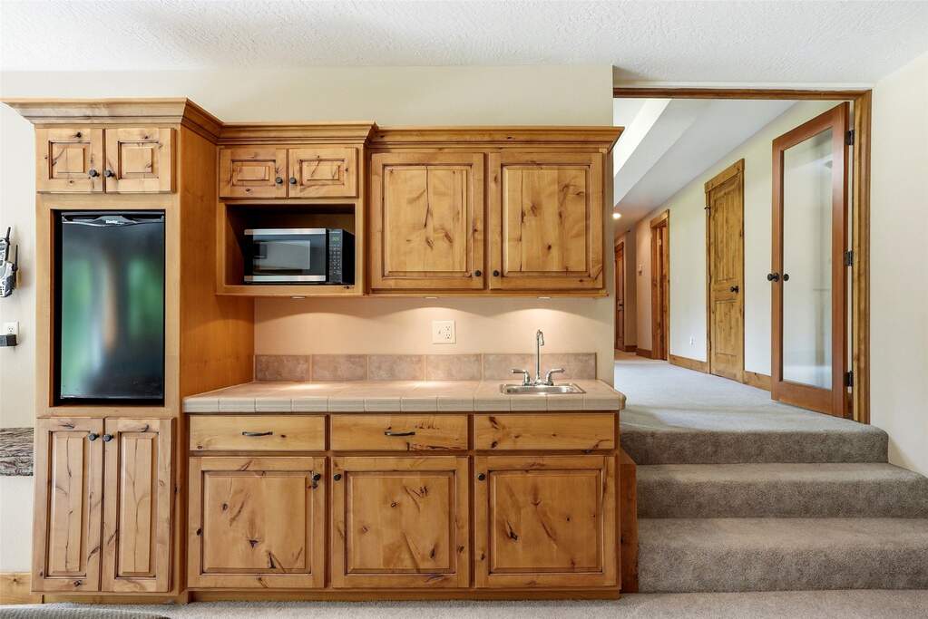5 Bedroom Single Family Home/House's Image 41