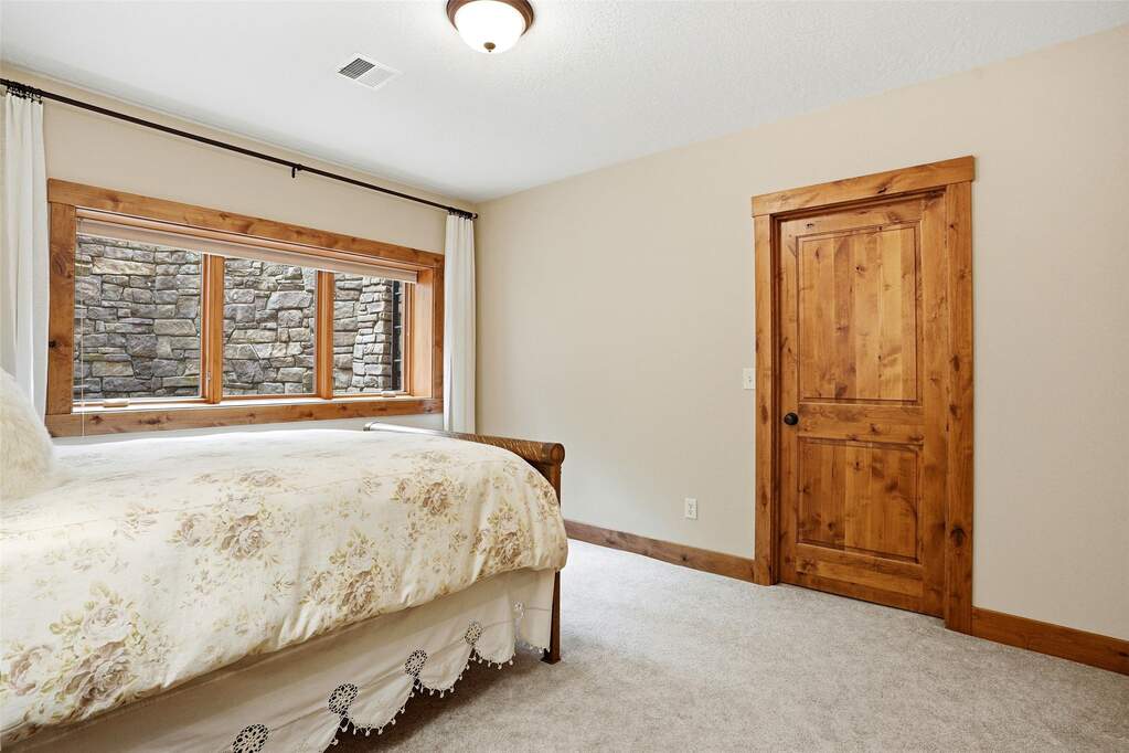 5 Bedroom Single Family Home/House's Image 43