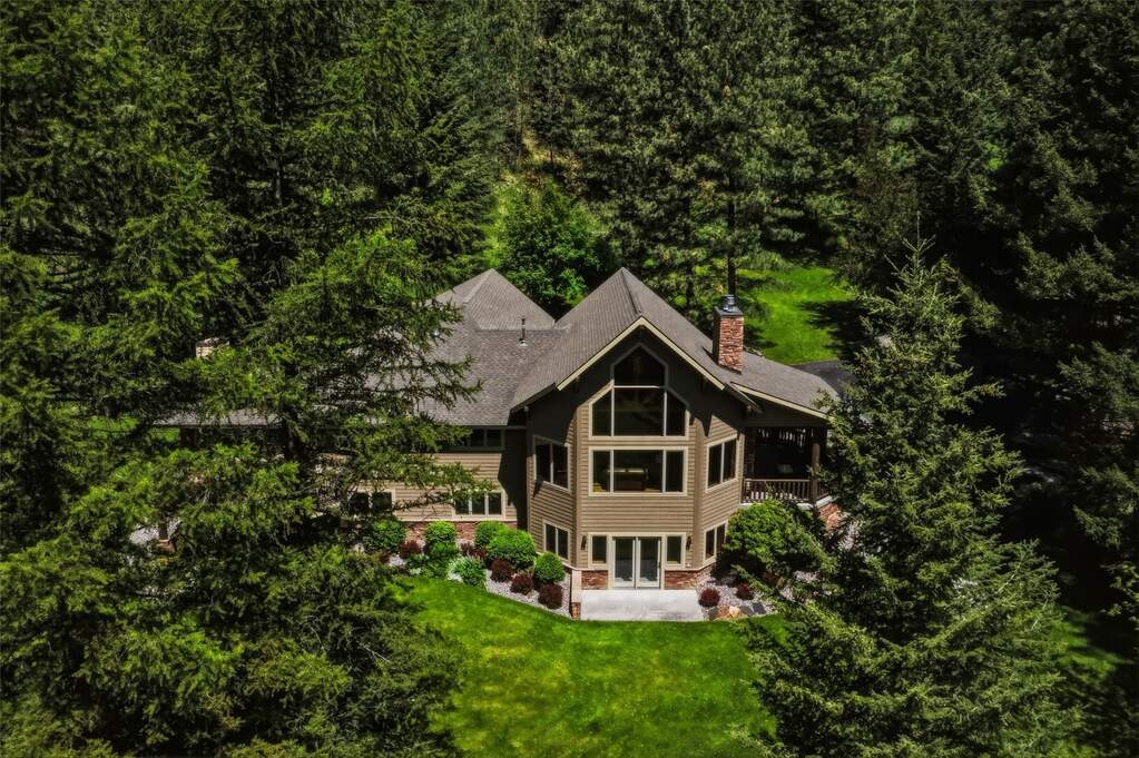5 Bedroom Single Family Home/House's Image 3