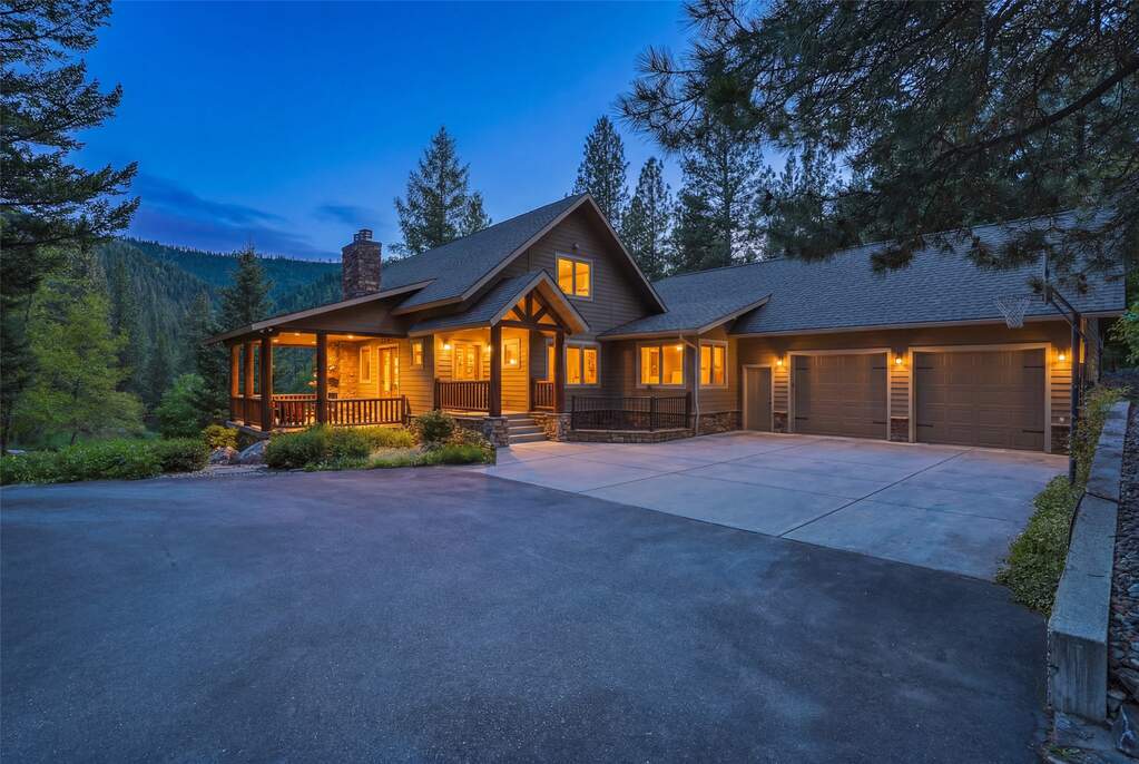 5 Bedroom Single Family Home/House's Image 4