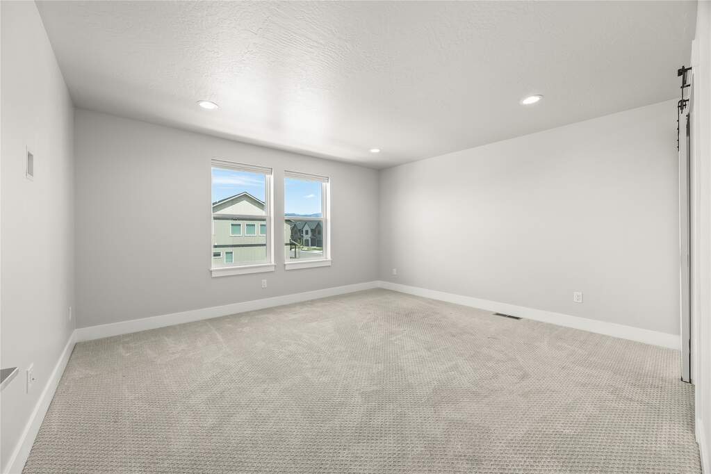 3 Bedroom Villa/Townhouse's Image 34