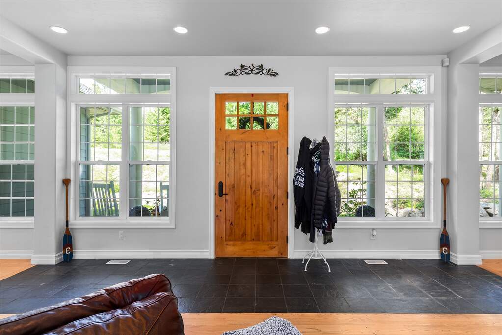 6 Bedroom Single Family Home/House's Image 8