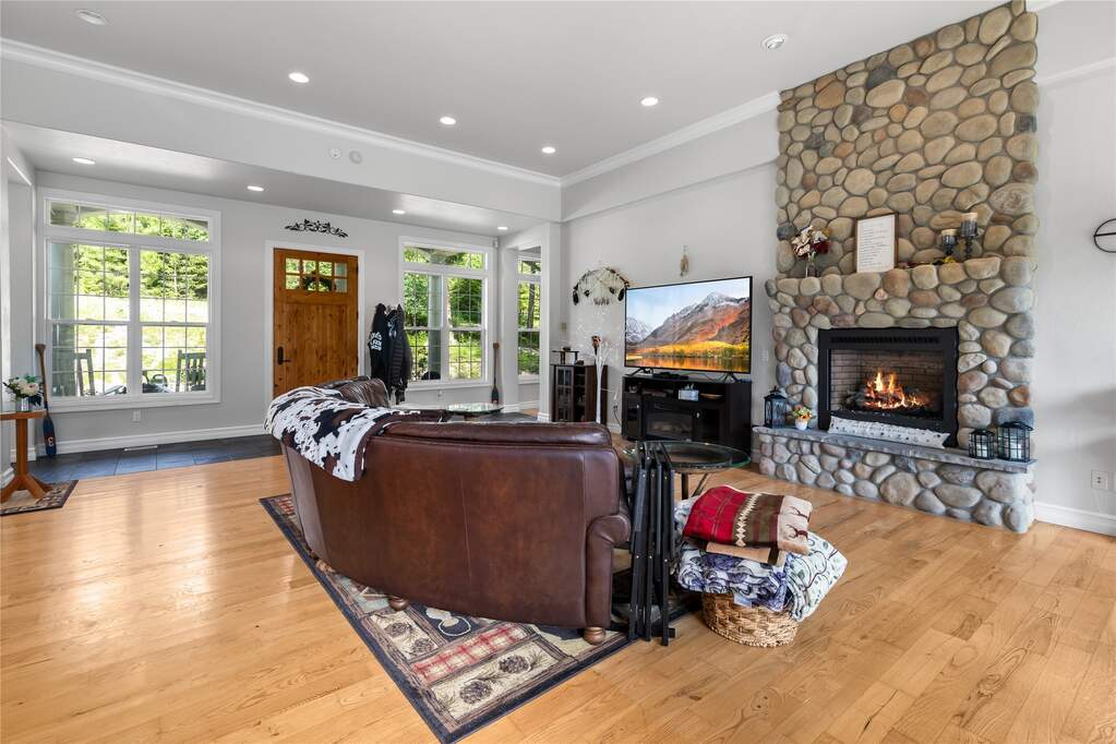 6 Bedroom Single Family Home/House's Image 10
