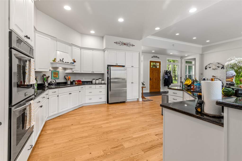 6 Bedroom Single Family Home/House's Image 17