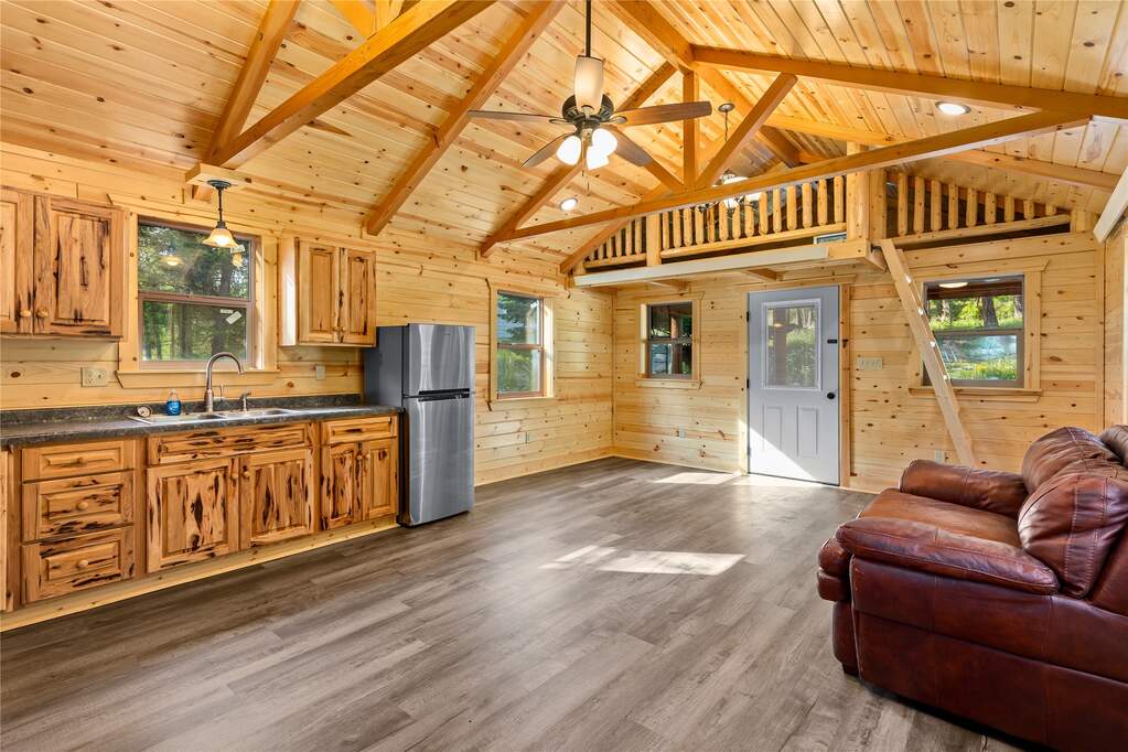 6 Bedroom Single Family Home/House's Image 39