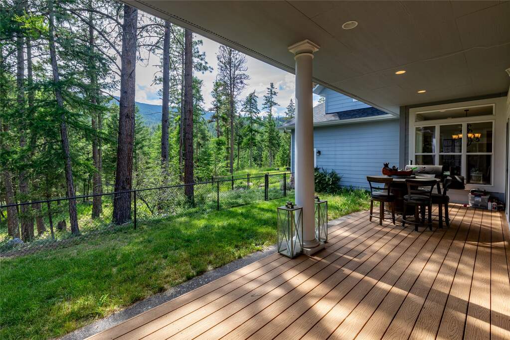 6 Bedroom Single Family Home/House's Image 5