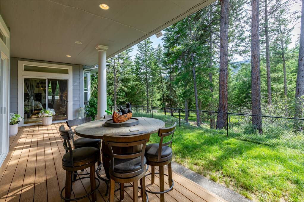 6 Bedroom Single Family Home/House's Image 6