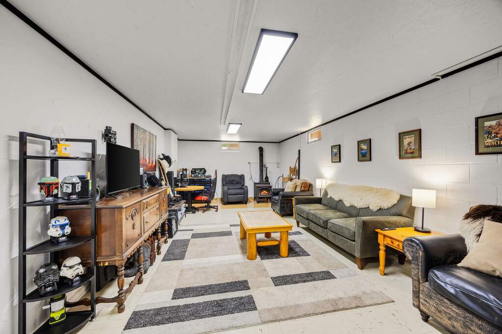 3 Bedroom Single Family Home/House's Image 25