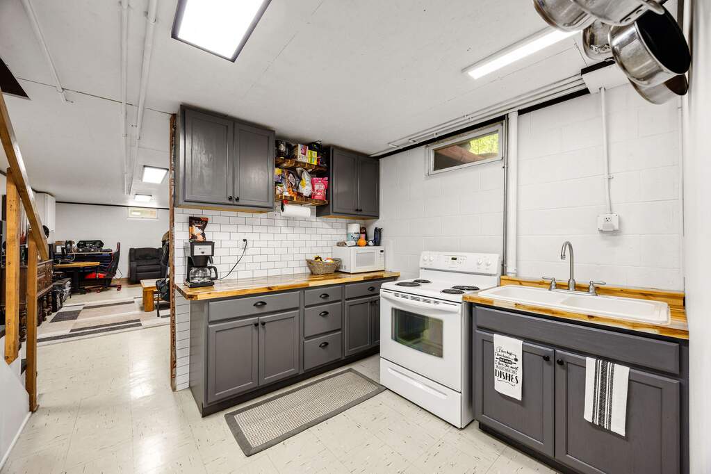 3 Bedroom Single Family Home/House's Image 27
