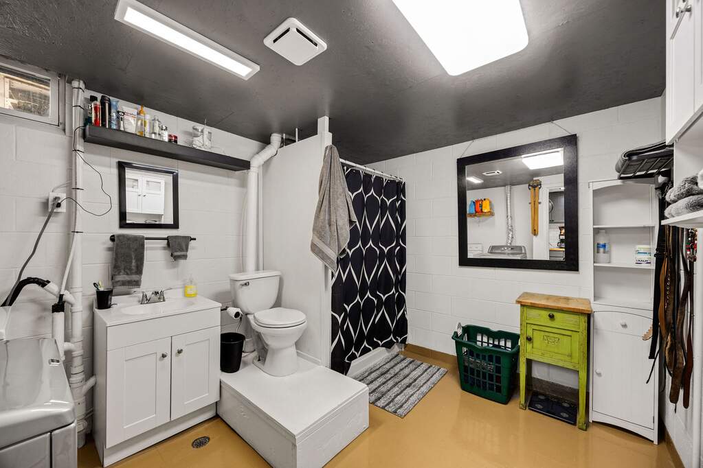 3 Bedroom Single Family Home/House's Image 32