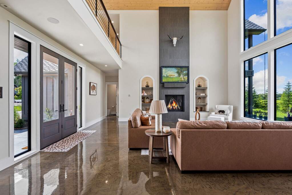 5 Bedroom Single Family Home/House's Image 9