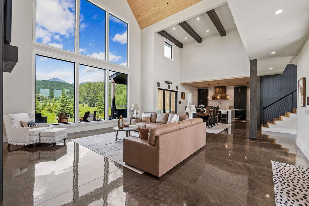 5 Bedroom Single Family Home/House's Image 12