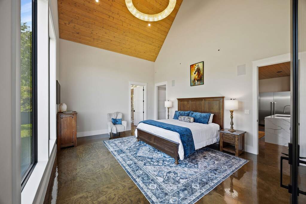 5 Bedroom Single Family Home/House's Image 26