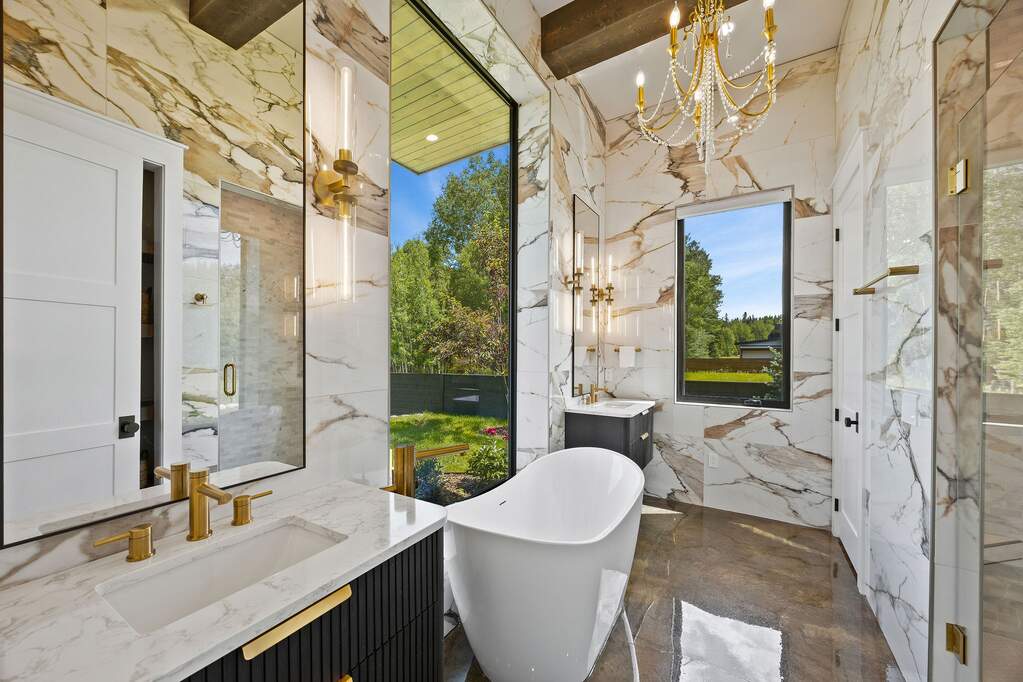 5 Bedroom Single Family Home/House's Image 32