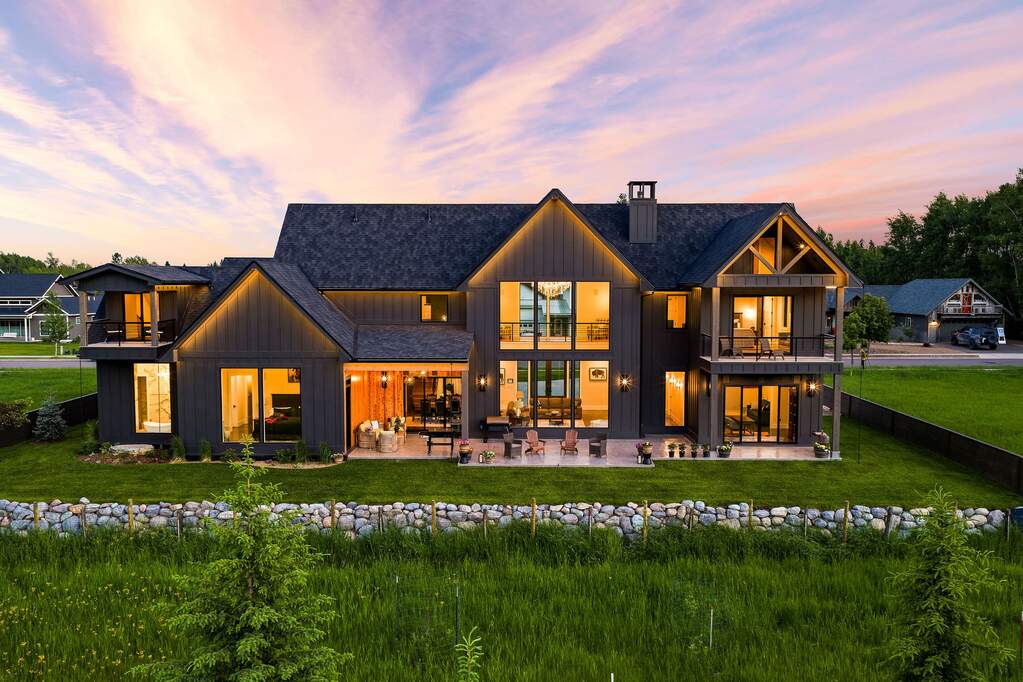 5 Bedroom Single Family Home/House's Image 4