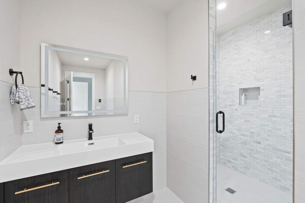 5 Bedroom Single Family Home/House's Image 74