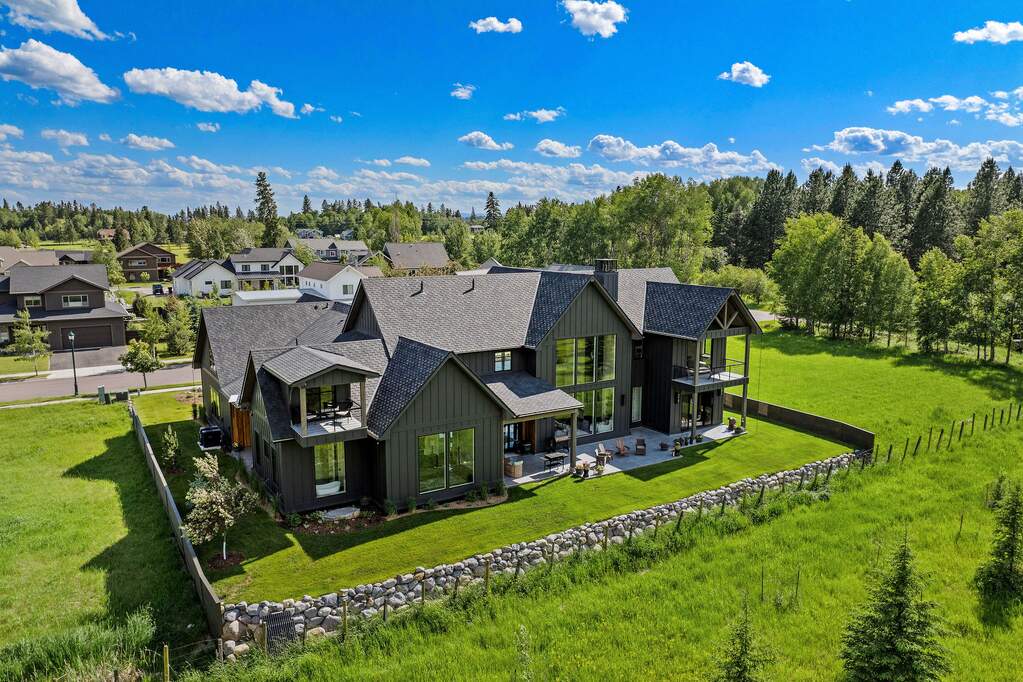 5 Bedroom Single Family Home/House's Image 5
