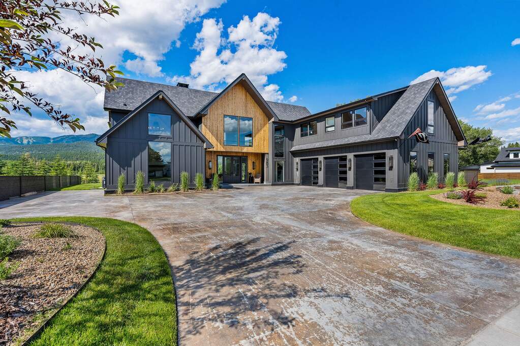 5 Bedroom Single Family Home/House's Image 6