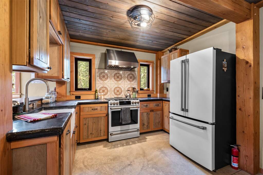 1 Bedroom Single Family Home/House's Image 7