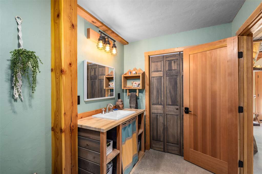 1 Bedroom Single Family Home/House's Image 15